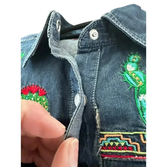 Panhandle Blue Button Down Embroidered Denim Jean Shirt Size Medium - Picture 8 of 9